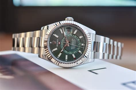 rolex sky dweller grün|rolex sky dweller 9002.